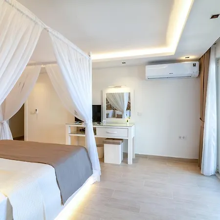 La Deluxe Villa *