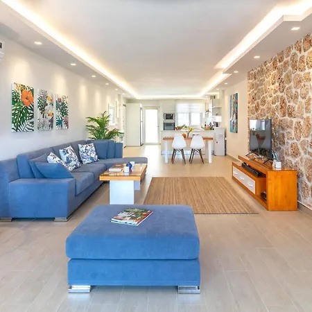 La Deluxe Villa *